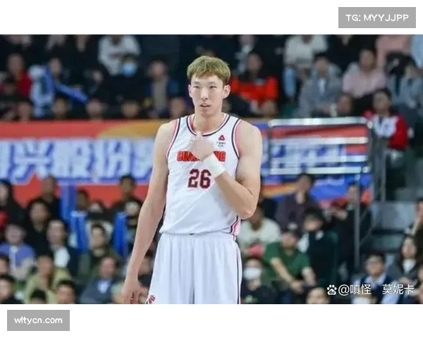 杨毅分析周琦选择留在国内的原因：年薪与奖金诱惑难以抗拒